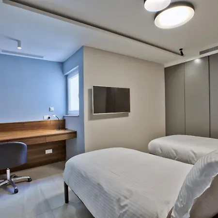 Sea Front Spacious Valletta Views Appartamento Sliema