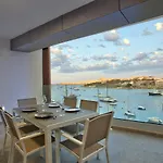 Apartment Sea Front Spacious Valletta Views Sliema