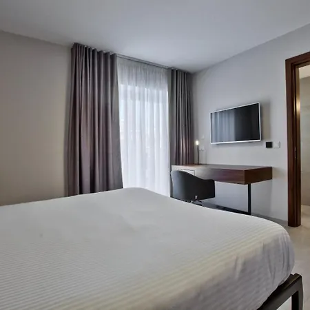 Sea Front Spacious Valletta Views Apartamento Sliema