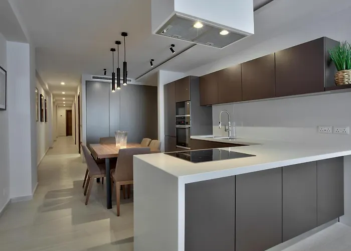 Sea Front Spacious Valletta Views *