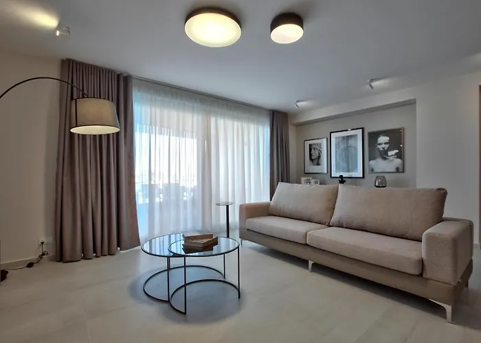 Sea Front Spacious Valletta Views شقة