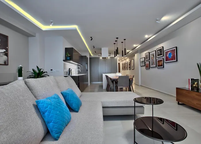 Sea Front Spacious Valletta Views 斯利马