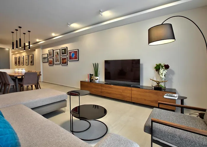 Sea Front Spacious Valletta Views *