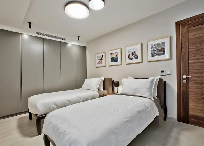 Sea Front Spacious Valletta Views 公寓