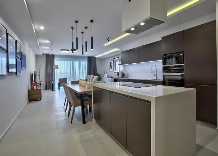 Sea Front Spacious Valletta Views * 斯利马