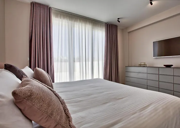 Sea Front Spacious Valletta Views *