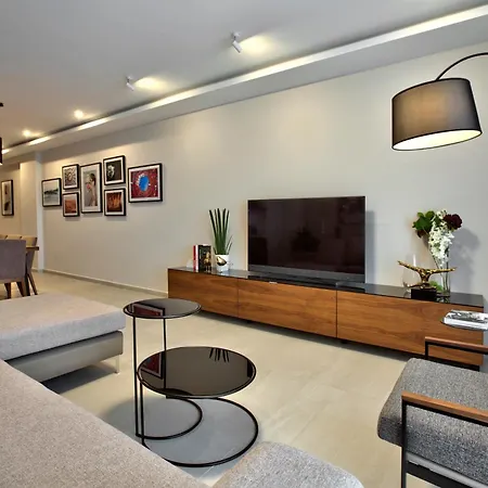 Sea Front Spacious Valletta Views *